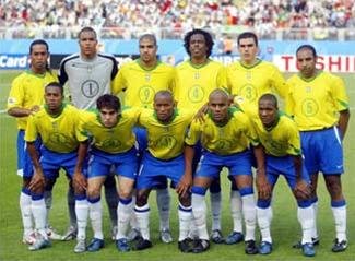 Đội hình Brazil tại World Cup 2006 là một danh tiếng không thể ép buộc bởi bất kỳ câu chuyện nào. Hãy xem hình ảnh của họ để hiểu tại sao họ được xem là một trong những đội bóng vĩ đại nhất trong lịch sử của bóng đá.