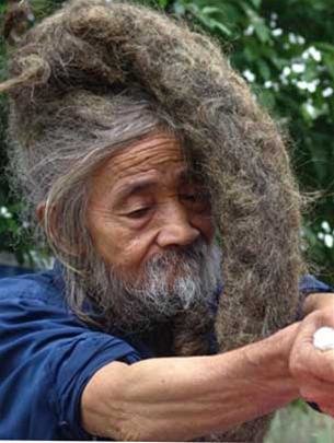 Tiền Giang Cụ ông Việt Nam có mái tóc dài 5m 80 năm không cắt lên báo  nước ngoài