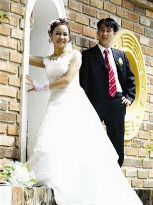 Bí mật đằng sau những chiếc váy cưới huyền thoại | Báo Pháp Luật TP. Hồ Chí  Minh