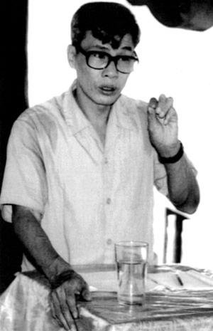 Đồng chí Võ Văn Kiệt trong lần triển khai Nghị quyết Trung ương Đảng tại vùng căn cứ U Minh. Ảnh do ông Châu Ngọc Tiếp, nguyên trưởng tiểu ban Điện ảnh miền Tây Nam Bộ cung cấp
