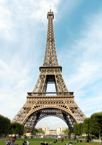 Tháp Eiffel, Công Trình Được Khách Du Lịch Thế Giới Yêu Thích Nhất - Tuổi  Trẻ Online