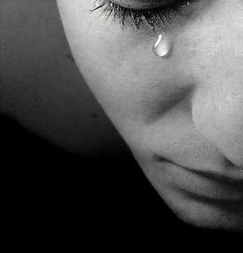 Cảm xúc sống động khi khóc, hãy xem hình ảnh đầy cảm hứng này để tìm hiểu tại sao nước mắt có thể là thứ tuyệt vời nhất của chúng ta.