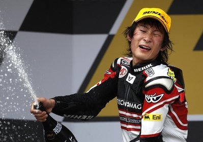 Tay đua trẻ người Nhật tử nạn trên đường đua môtô - Tuổi Trẻ Online