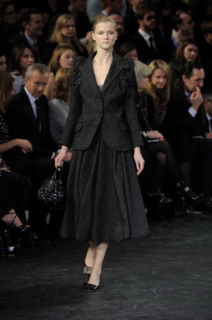 Louis Vuitton Bộ sưu tập hạ màn xuất sắc nhất tuần Paris