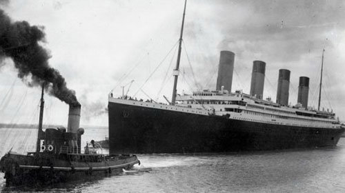 Con tàu Titanic đang dần tan rã