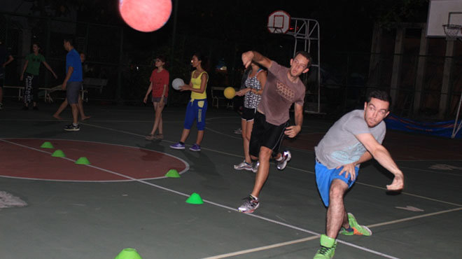 Chơi bóng né ở Sài Gòn - Tuổi Trẻ Online