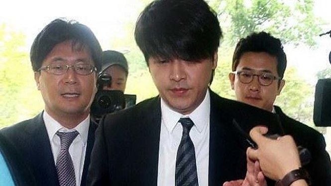 Phạt Ryu Si Won 130 triệu đồng vì hành hung, theo - Tuổi Trẻ Online