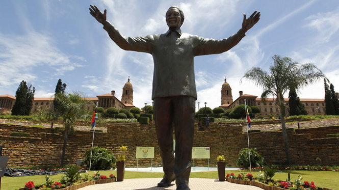 Nam Phi: Dựng tượng đồng Mandela lớn nhất thế giới - Tuổi Trẻ Online