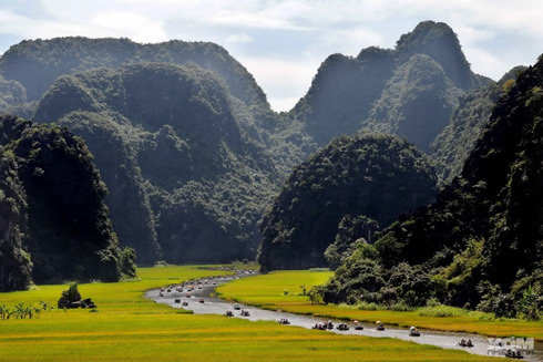 Núi Voi Phục Chùa Hương: Hành trình khám phá tâm linh và văn hóa Việt