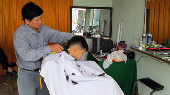 Xưởng may áo choàng cắt tóc TRICOL in logo theo yêu cầu nhanh rẻ chất lượng  tại TPHCM  Đồng Nai  Bình Dương