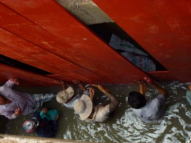 Hiện trường lực lượng chức năng đang tìm kiếm. ẢNH: ĐỨC TRONG