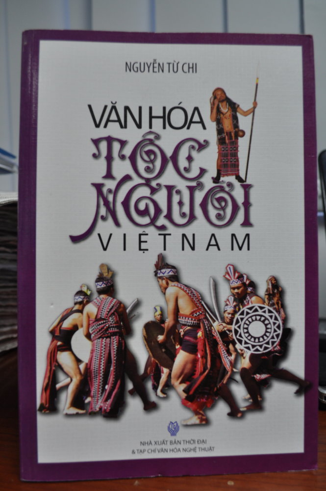 Cuốn sách gốc in năm 1996 và cuốn sách “tái bản” năm 2013 - Ảnh: V.V.Tuân