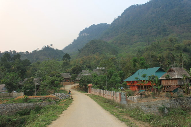 Đường vào bản Khó, bản Nghèo, xã Hồi Xuân, huyện vùng cao Quan Hóa (Thanh Hóa) hôm nay - Ảnh: Hà Đồng