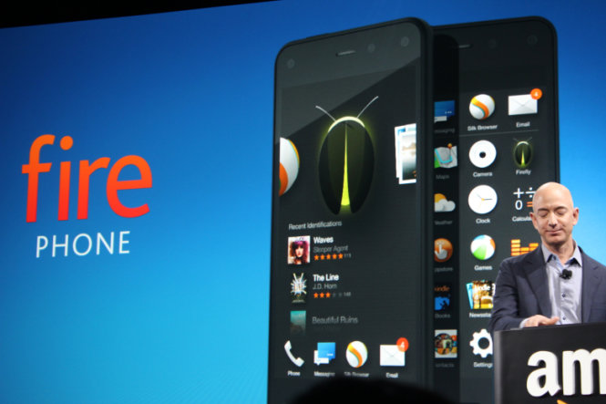 CEO Amazon Jeff Bezos giới thiệu Amazon Fire Phone trong tháng 6 - Ảnh: VentureBeat
