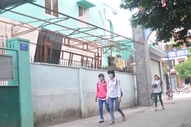 Tường rào mà ông Lâm Quốc Thanh (P.7, Q.Gò Vấp, TP.HCM) muốn xây dựng - Ảnh: D.N.Hà