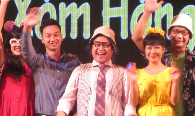 Xóm hóng ra Cung văn hóa Hữu nghị Hà Nội chào năm mới với tiểu phẩm Mượn răng, Chuyện về anh Ngơ - Ảnh: Đ.Triết