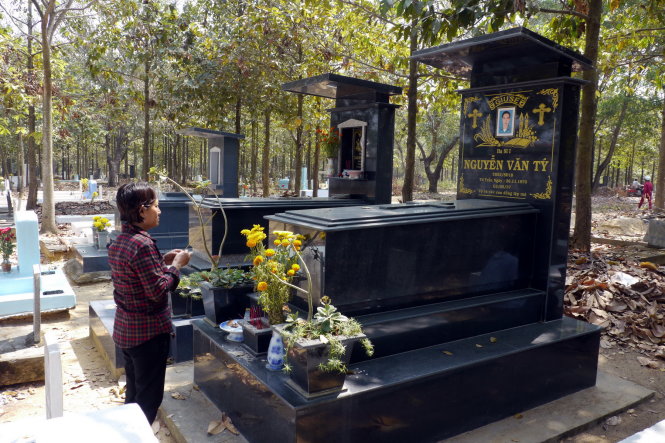 Ảnh hiếm về nghĩa trang quân đội Pháp ở Sài Gòn trước 1975  Redsvnnet