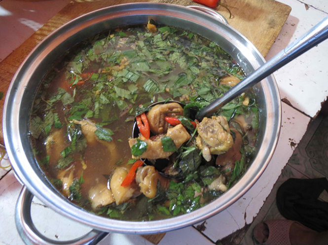 Lẩu gà nấu trái quách