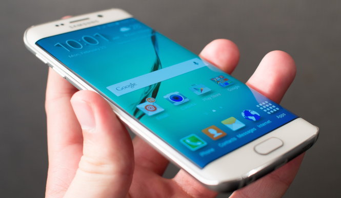 Galaxy S6 Edge màn hình cong tràn hai cạnh bên - Ảnh: Android Central