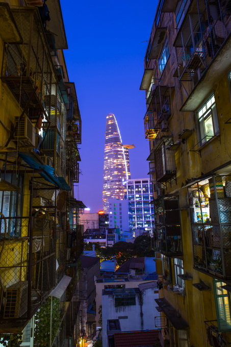 Lên nóc nhà ngắm Sài Gòn đẹp tĩnh lặng lúc về đêm