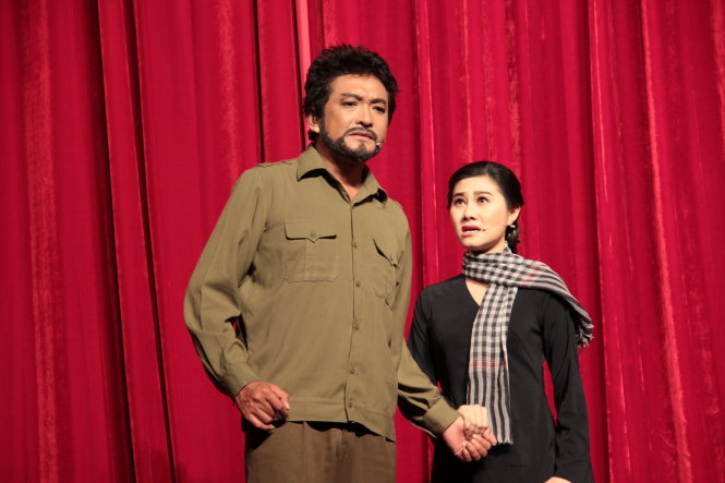 NSƯT Trọng Phúc (vai Sáu Thành) và NSƯT Quế Trân (vai Út Vân) trong vở Chiến binh - Ảnh: Nguyễn Lộc