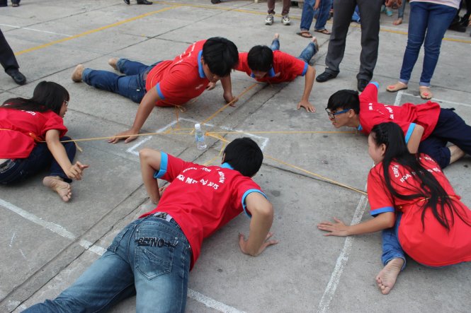 Chiến sĩ Hoa phượng đỏ 2014 tham gia các hoạt động trong chiến dịch - Ảnh: P.Dương