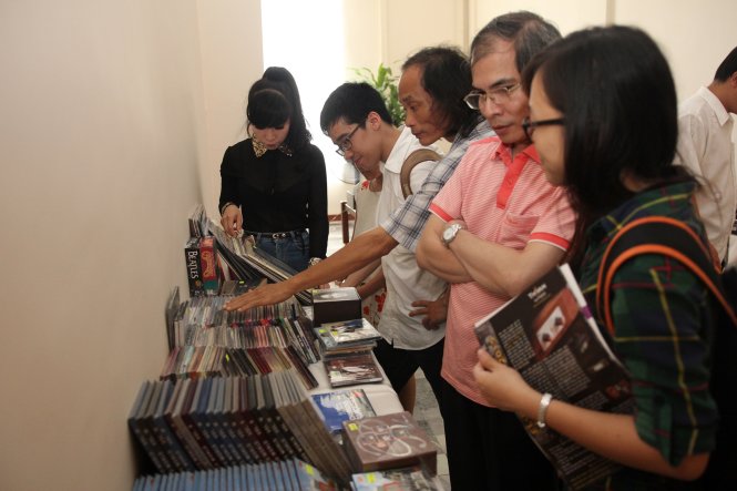 Nhiều người vẫn tỏ ra hoài niệm về đĩa CD - Ảnh: Trần Công Tiến