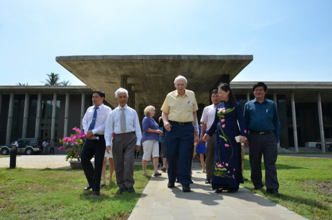 Hội nghị thu hút 50 nhà khoa học trong nước và quốc tế. Trong ảnh, GS Trần Thanh Vân (thứ hai bên trái) cùng GS Jerome Friedman tại Trung tâm quốc tế khoa học và giáo dục liên ngành (ICISE), Quy Nhơn - Ảnh: TRƯỜNG ĐĂNG