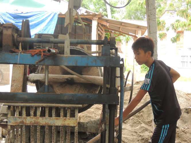 Em Lê Thành Đạt vừa quyết định bỏ học và dự tính đi Lào sau Tết Nguyên đán năm tới - Ảnh: NGÔ VĂN