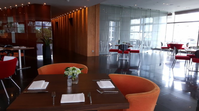 Hai khu vực sáng tối rõ rệt trong khung ảnh, các đối tượng trong hai khu vực vẫn thể hiện tốt - Ảnh: T.Trực