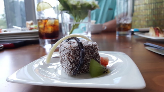 Chụp ngược sáng vẫn thể hiện các chi tiết nhỏ của vật thể ở gần - Ảnh: T.Trực