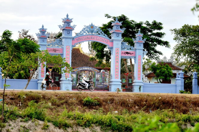 Đình làng Mai Xá hôm nay, nơi gần 70 năm trước giặc Pháp bêu đầu hai liệt sĩ Nguyễn Đức Kỳ và Nguyễn Văn Phi - Ảnh: L.Đ.Dục