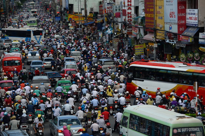 Ngộp thở với hình ảnh kẹt xe không lối thoát ở cửa ngõ Sài Gòn ngày cận Tết