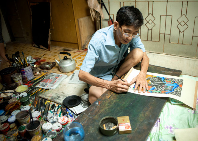 Trên căn gác xép 8 m2 ở số nhà 22 Của Đông-Hà Nội. Hàng ngày ông Lê Đình Nghiêm 66 tuổi, người được xem như nghệ nhân cuối cùng của dòng tranh dân gian Hàng Trống vẫn miệt mài vẽ tranh. Tranh ông vẽ vẫn theo lối cổ. In viền bằng khuôn gổ cổ trên giấy dó, sau đó vờn màu và vẽ chi tiết bằng bút lông. Cuối cùng là bồi thủ công. Tranh ông vẽ ra đến đâu bán hết đến đó. Có nhiều khách yêu mến tranh của ông vẽ nhưng phải đợi vài tháng mới có tranh. Ông tâm sự: 