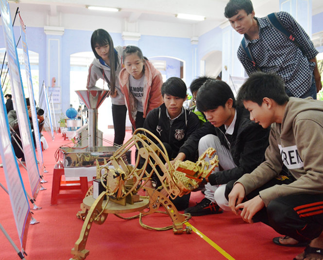 Không gian tạo triển lãm thành tựu khoa học kỹ thuật của các nhà nghiên cứu, sáng tạo trẻ - Ảnh: Gia Hưng