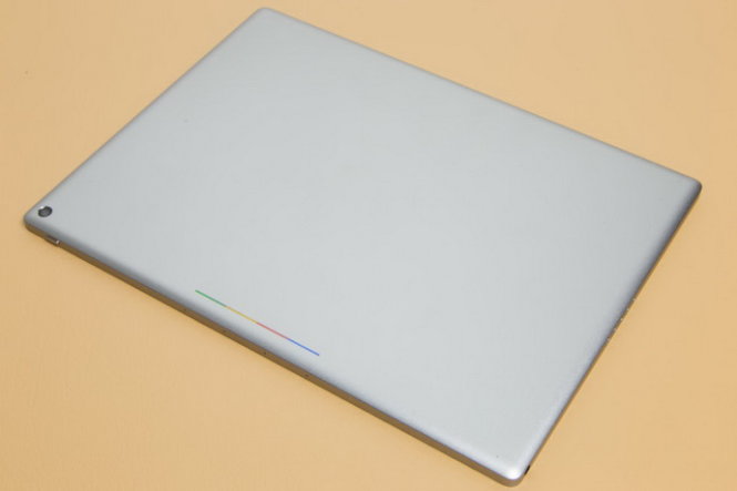 Mặt lưng máy tính bảng Google Pixel C với đèn thể hiện dung lượng pin - Ảnh: Arstechnica