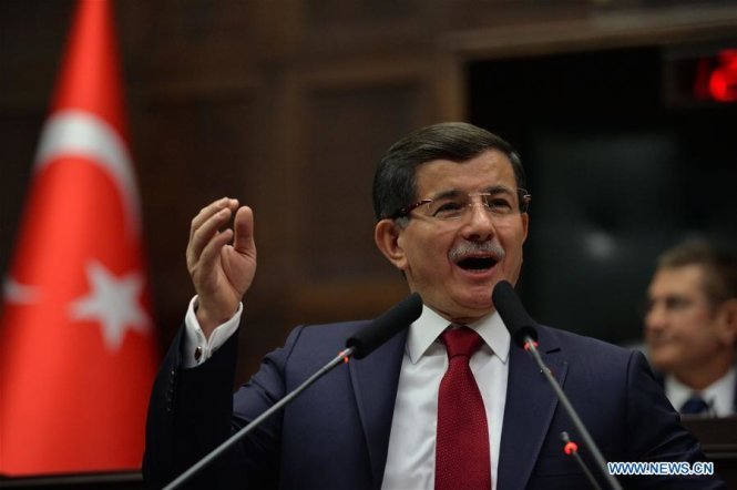Thủ tướng Ahmet Davutoglu phát biểu trước Quốc hội Thổ Nhĩ Kỳ ngày 8-12-2015 - Ảnh: Tân Hoa xã