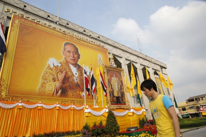 Ở Thái Lan, xúc phạm hoàng gia có thể bị phạt tới 15 năm tù. Ảnh: Reuters