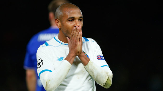 Sự thất vọng của tiền đạo Brahimi khi đội Porto của anh bị loại - Ảnh:  Reuters