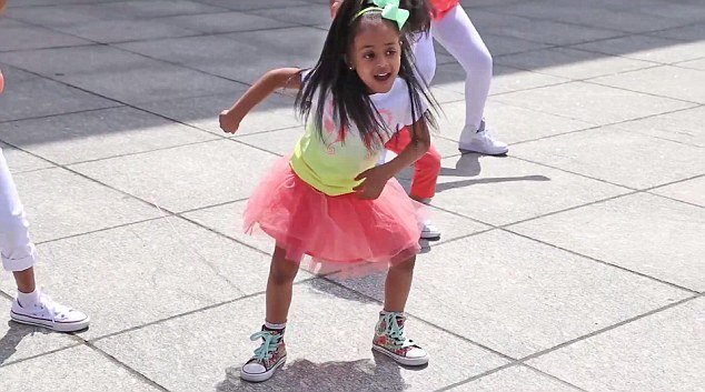 Hơn 116 triệu lượt xem cô bé 4 tuổi nhảy đẹp như Beyonce - Tuổi ...