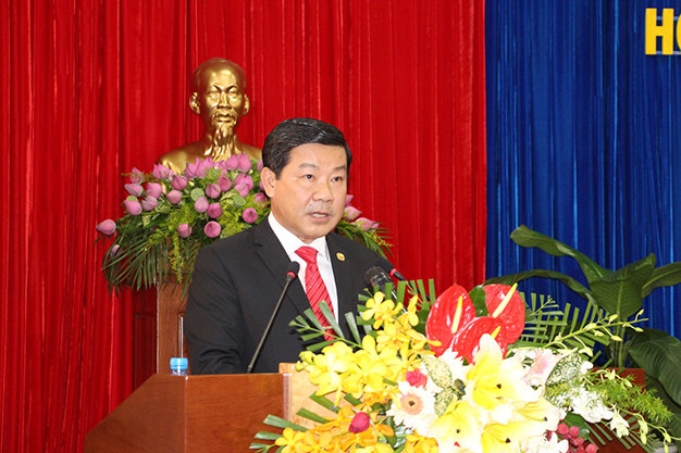 Ông Trần Thanh Liêm, Chủ tịch UBND tỉnh Bình Dương, phát biểu tại kỳ họp của HĐND tỉnh - Ảnh: Bá Sơn