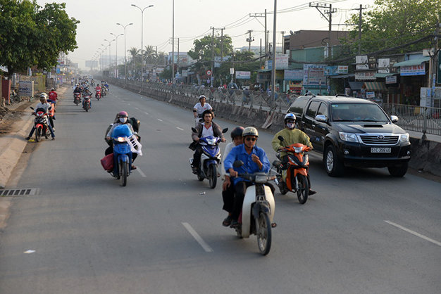 Quốc lộ 1A đoạn đi qua địa bàn huyện Bình Chánh, TP.HCM thông thoáng trong ngày đầu ra cấm xe ô tô có tải trọng trên 5 tấn đi vào