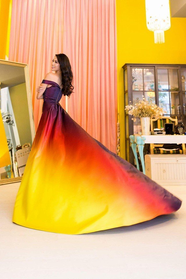 Chiếc váy lộng lẫy của NTK Lý Quý Khánh giúp Lan Khuê lọt vào top 10 Best Evening Gown của Miss World 2015