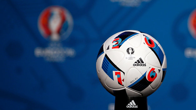 Quả bóng chính thức được sử dụng tại VCK Euro 2016 - Ảnh: Reuters