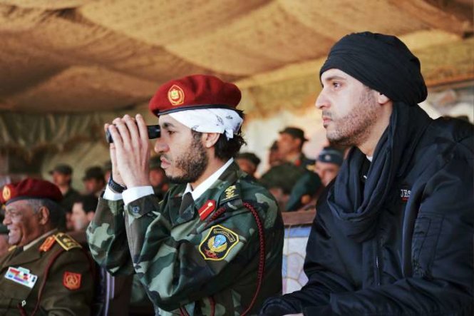 Hannibal Gaddafi (bên phải) cùng anh trai Khamis trong một sự kiện ở Libya năm 2011 khi nhà lãnh đạo Muammar al-Gaddafi còn cầm quyền - Ảnh: AFP