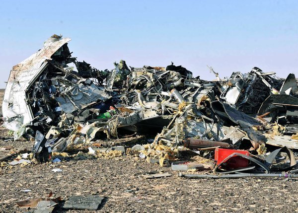 Hiện trường vụ tai nạn máy bay Nga tại Ai Cập - Ảnh: NYT