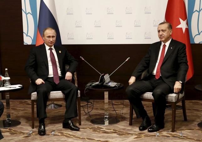 Tổng thống Putin và Tổng thống Erdogan trong cuộc gặp tại hội nghị G20 hôm 16-11 - Ảnh: Reuters