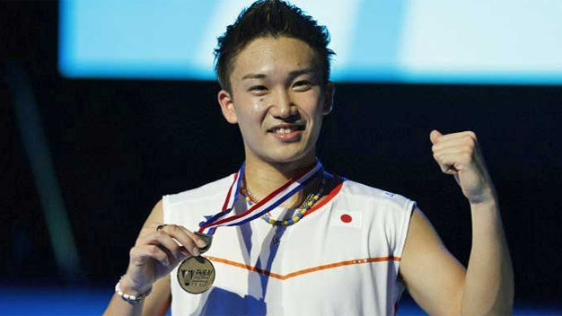 Tay vợt hạng 5 thế giới người Nhật Kento Momota - Ảnh: AFP