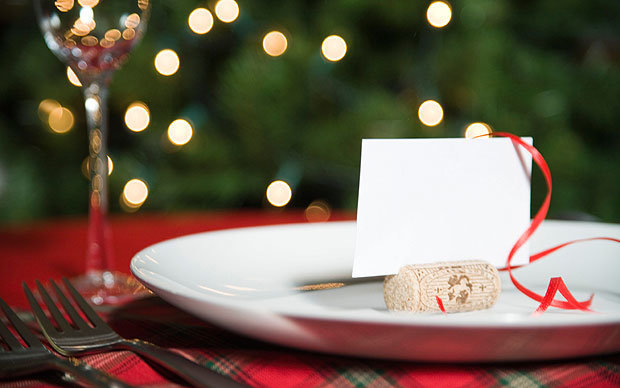 Trong bữa tiệc giáng sinh truyền thống của người Bồ Đào Nha-consoda, các gia đình sẽ bày bàn ăn với những chiếc đĩa để không cho những người thân đã mất. Người ta tin rằng phong tục này sẽ mang lại cho gia đình nhiều điều may mắn trong năm mới.