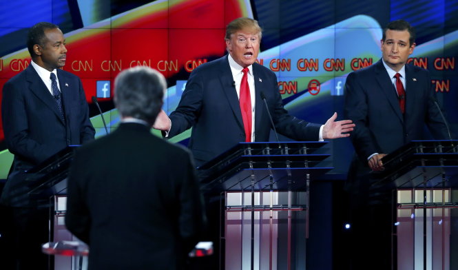 Tỷ phú Donald Trump và các ứng cử viên trong cuộc tranh luận - Ảnh: Reuters